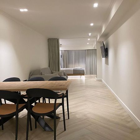 Aparthotel Triple A - Near Ermou Shopping Street - Family Hospitality - Free Parking! Atene Esterno foto