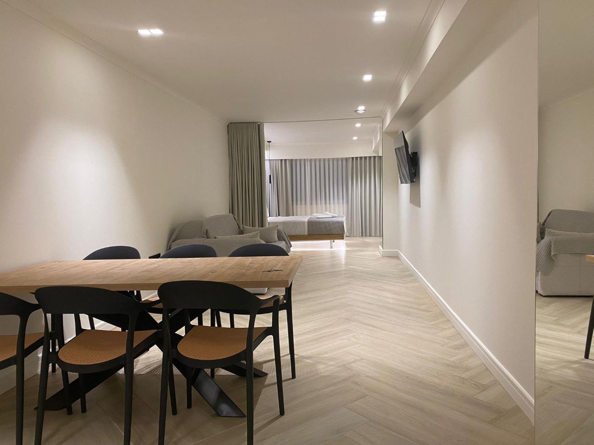 Aparthotel Triple A - Near Ermou Shopping Street - Family Hospitality - Free Parking! Atene Esterno foto