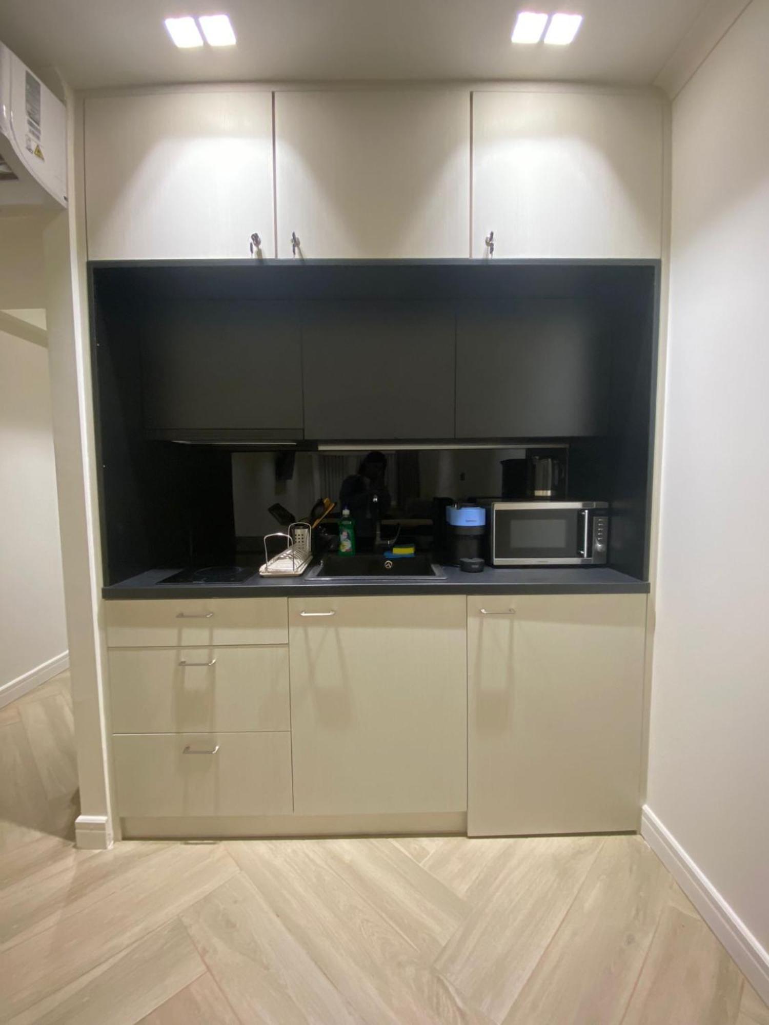 Aparthotel Triple A - Near Ermou Shopping Street - Family Hospitality - Free Parking! Atene Esterno foto