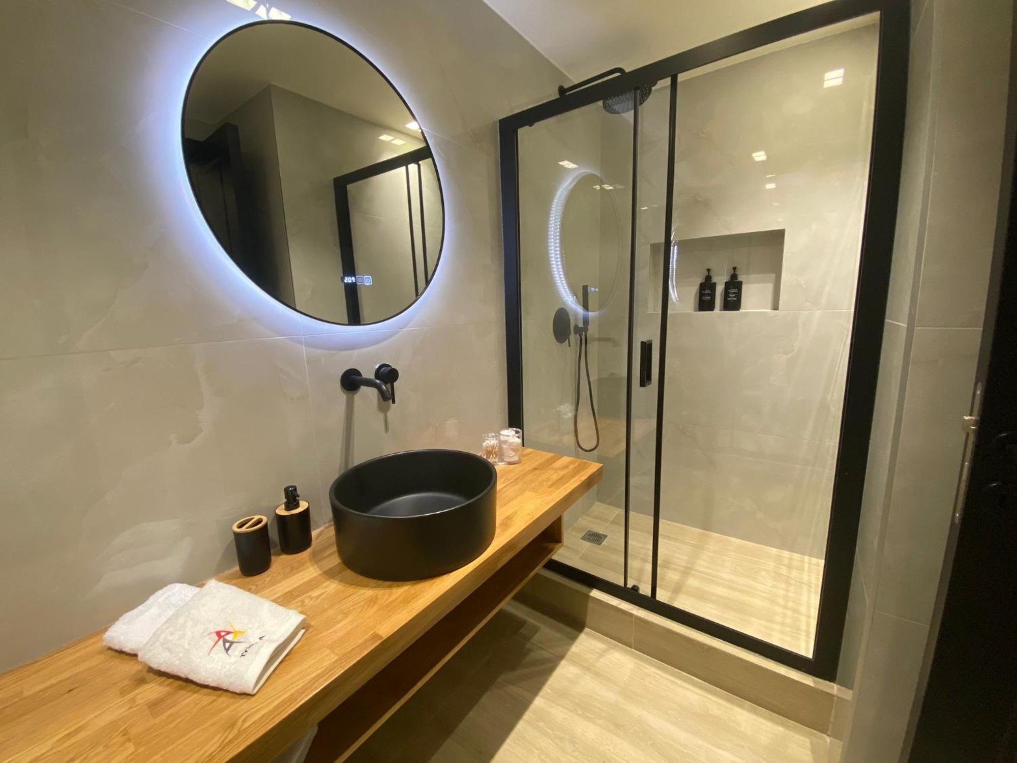 Aparthotel Triple A - Near Ermou Shopping Street - Family Hospitality - Free Parking! Atene Esterno foto