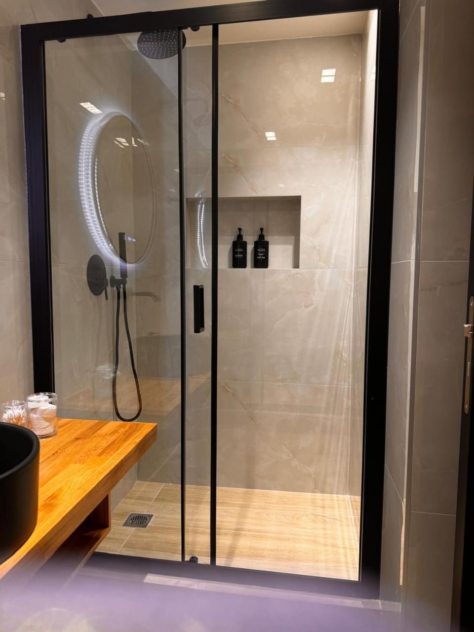 Aparthotel Triple A - Near Ermou Shopping Street - Family Hospitality - Free Parking! Atene Esterno foto