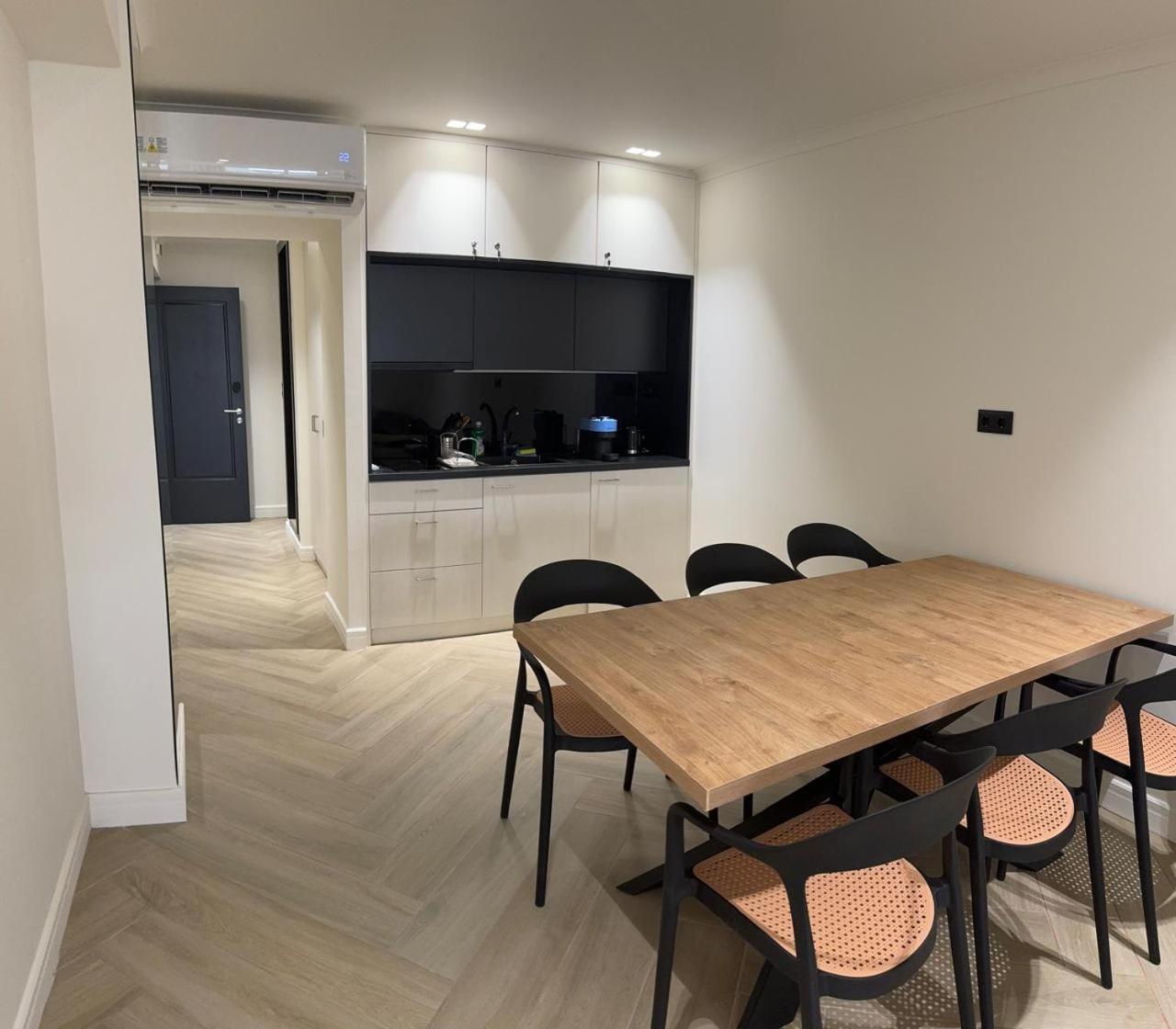 Aparthotel Triple A - Near Ermou Shopping Street - Family Hospitality - Free Parking! Atene Esterno foto