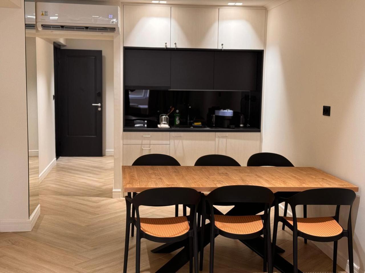Aparthotel Triple A - Near Ermou Shopping Street - Family Hospitality - Free Parking! Atene Esterno foto