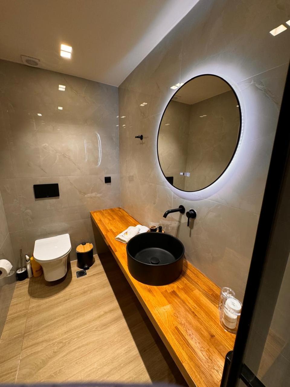Aparthotel Triple A - Near Ermou Shopping Street - Family Hospitality - Free Parking! Atene Esterno foto